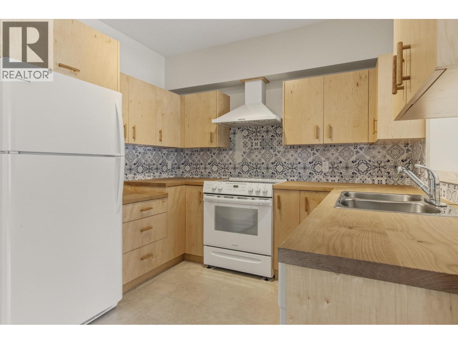 207 1203 PEMBERTON AVENUE, Squamish