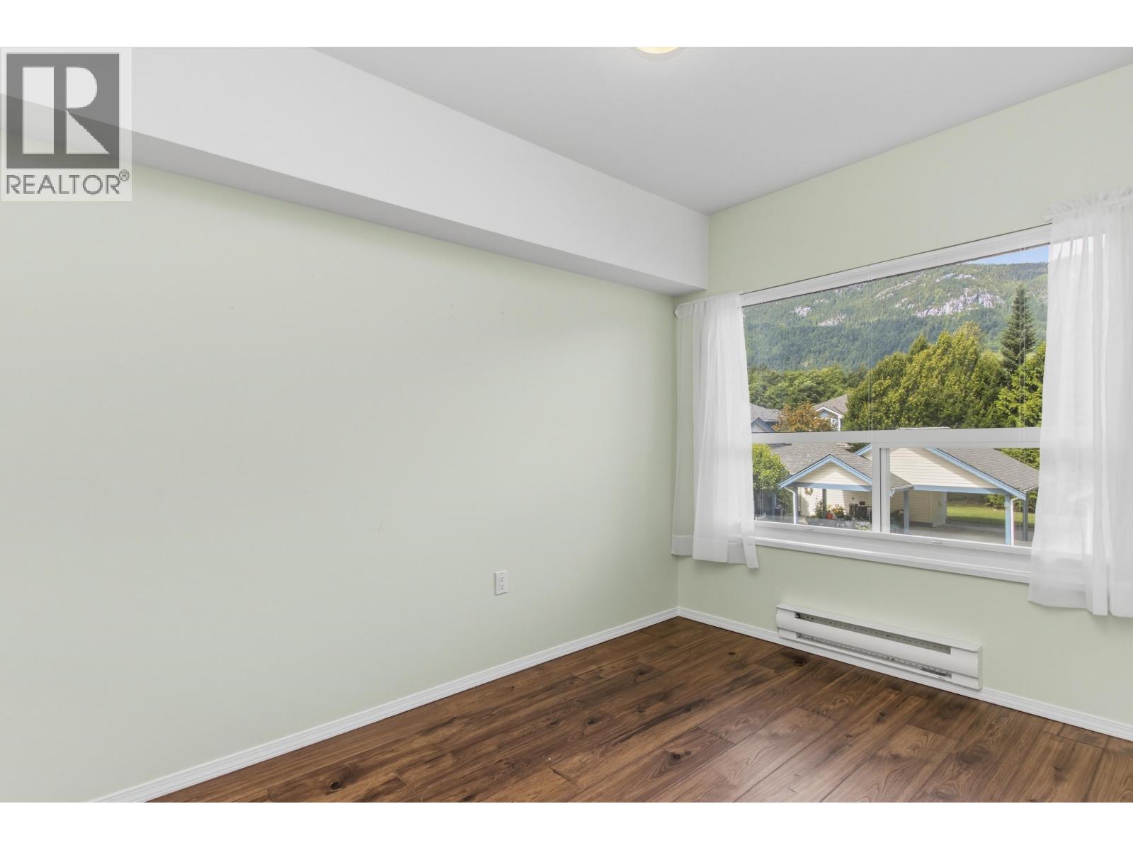 207 1203 PEMBERTON AVENUE, Squamish