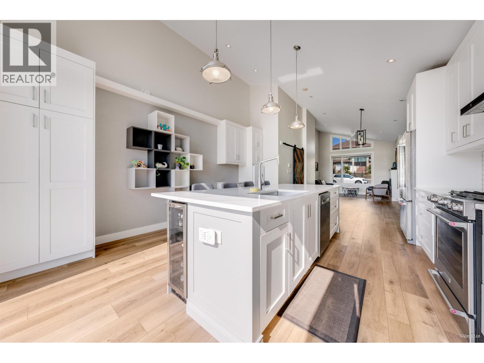 6 Bed, 4 Bath House for Sale in Burnaby – 8008 13TH AVENUE, Burnaby – MLS# R3144802 - Image 8