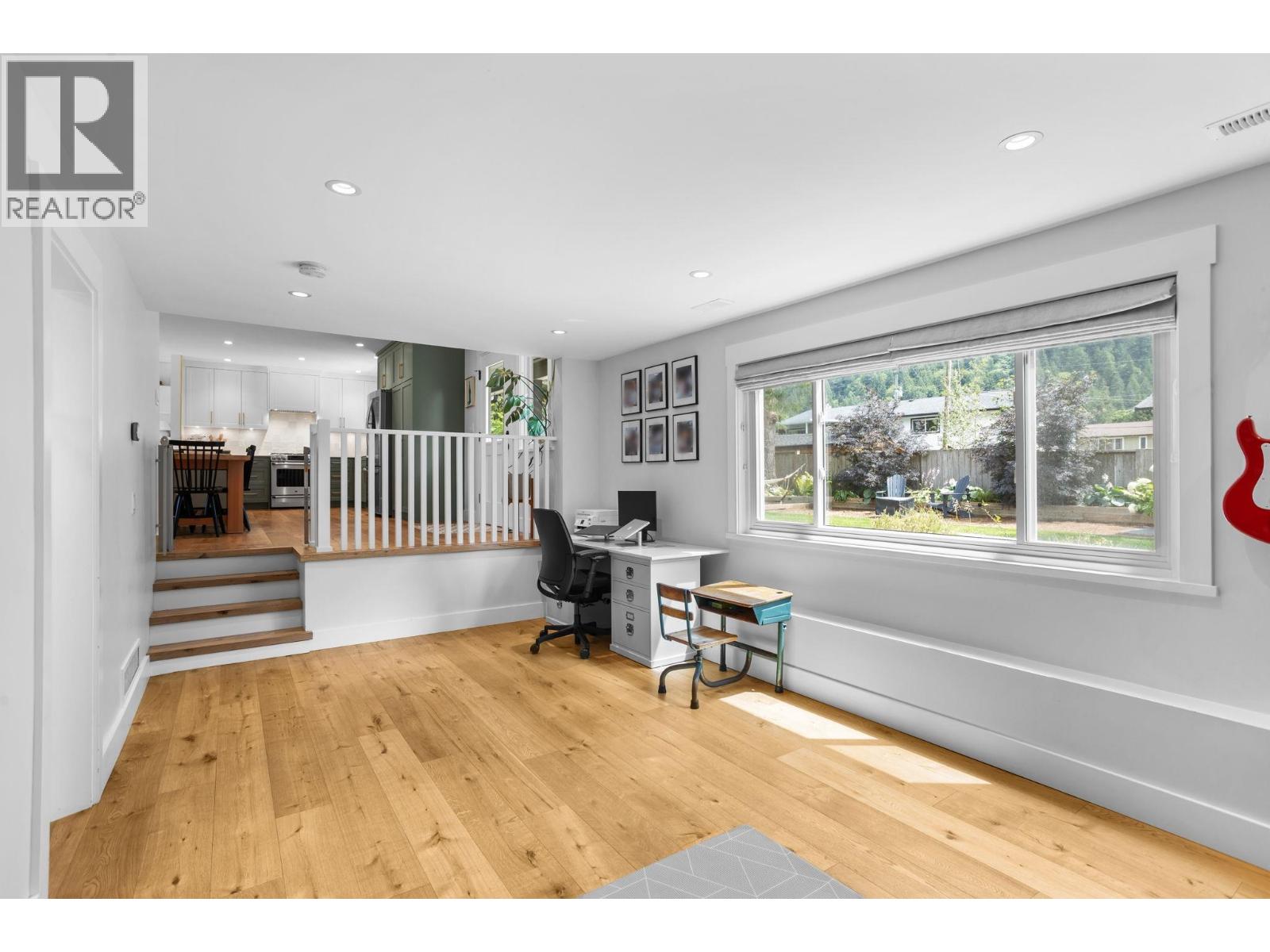 38290 CHESTNUT AVENUE, Squamish