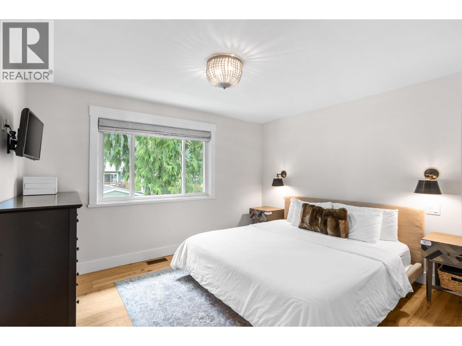 38290 CHESTNUT AVENUE, Squamish