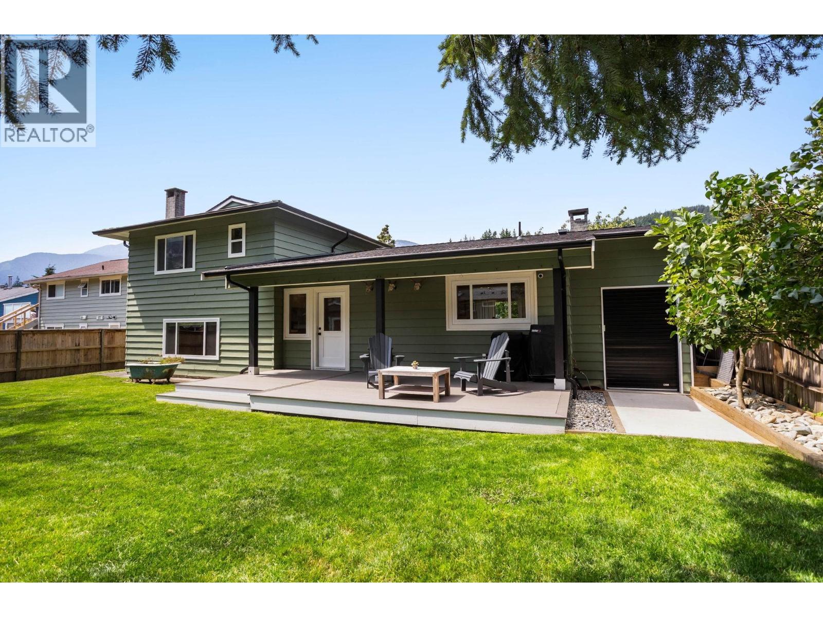 38290 CHESTNUT AVENUE, Squamish