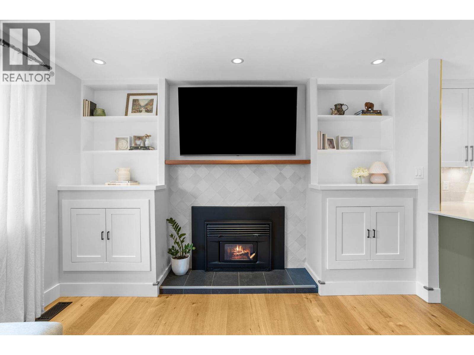38290 CHESTNUT AVENUE, Squamish