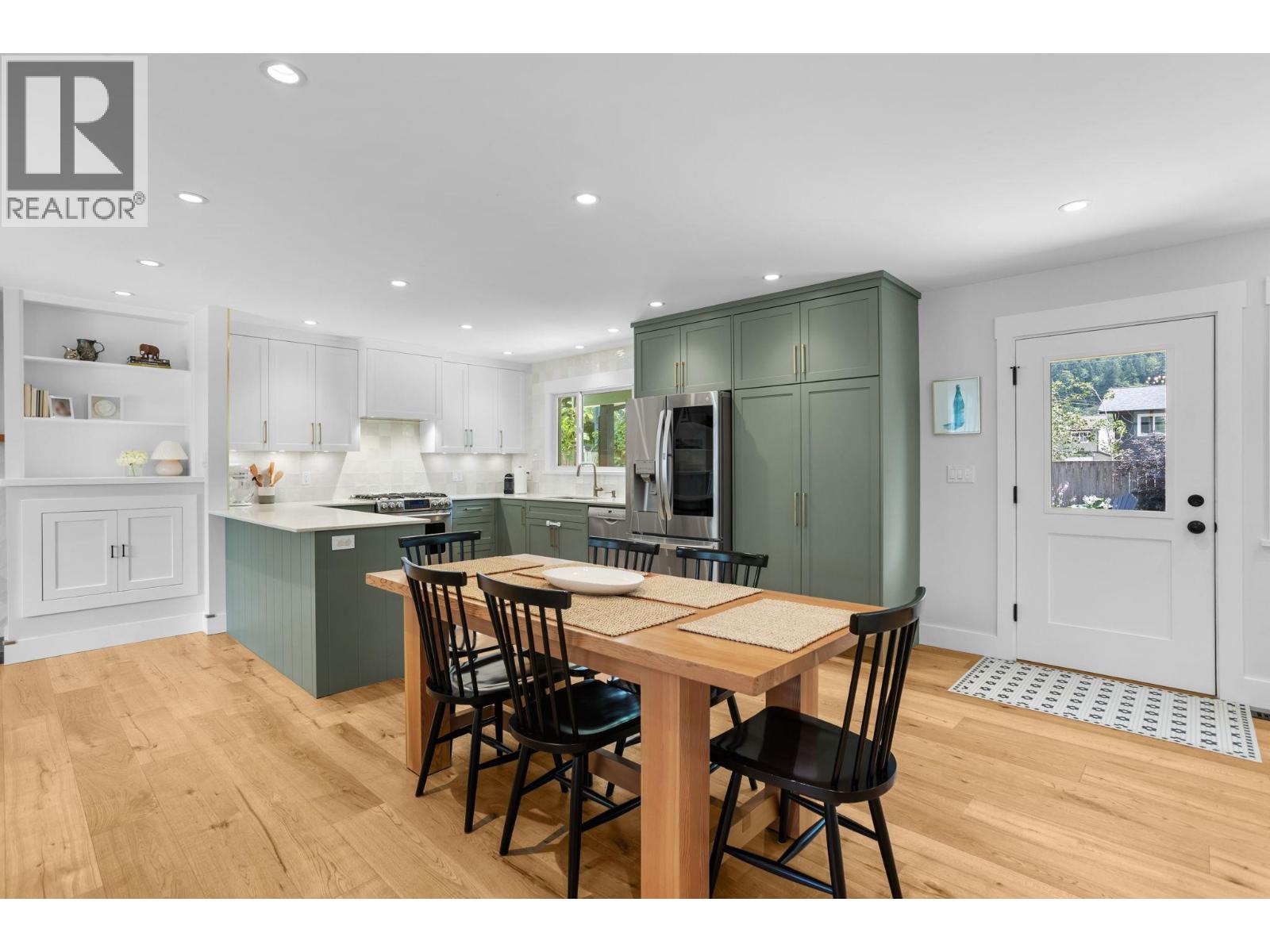 38290 CHESTNUT AVENUE, Squamish