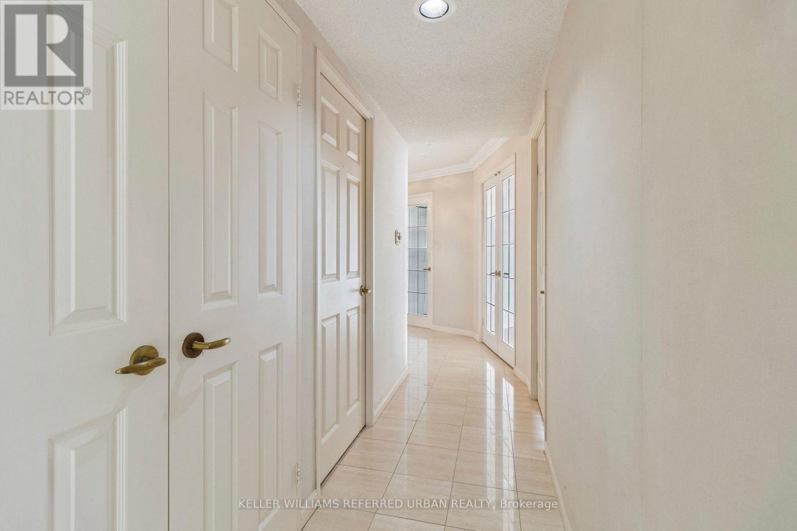 #2103 85 SKYMARK DRIVE - Image 12