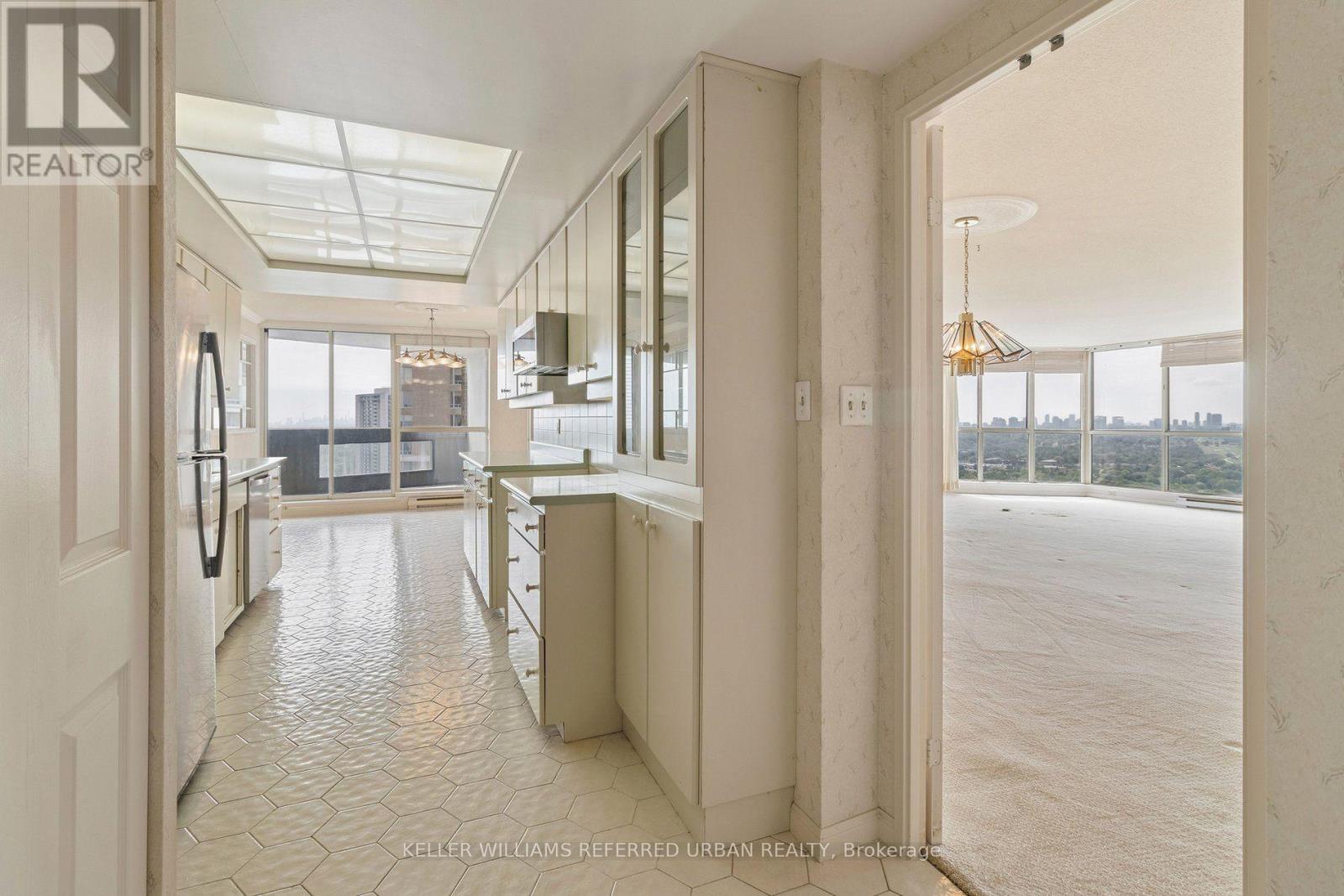 #2103 85 SKYMARK DRIVE - Image 13