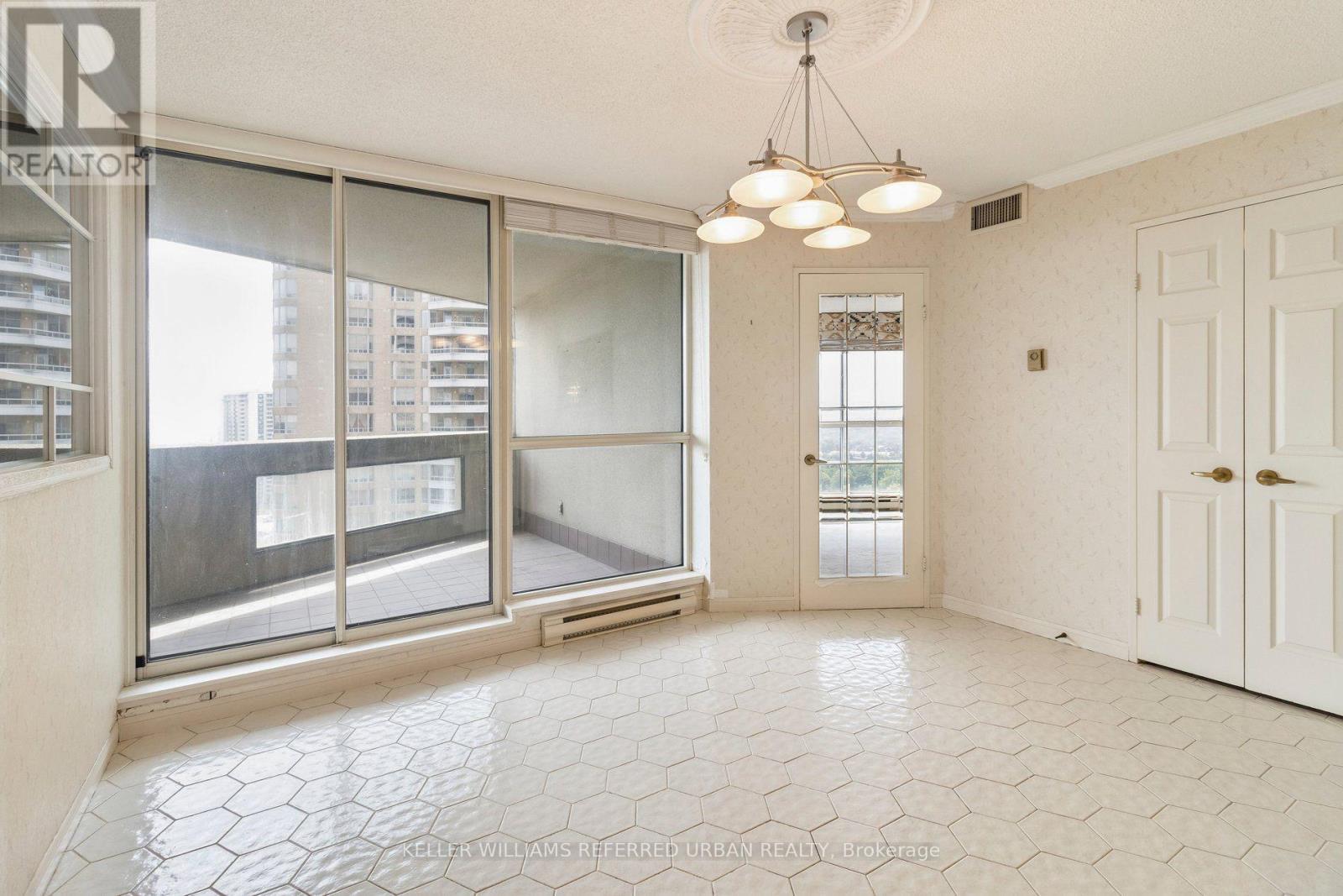 #2103 85 SKYMARK DRIVE - Image 14