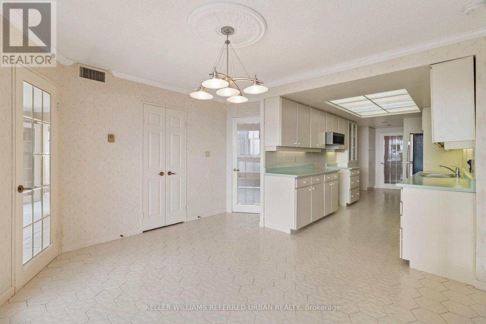 #2103 85 SKYMARK DRIVE - Image 15