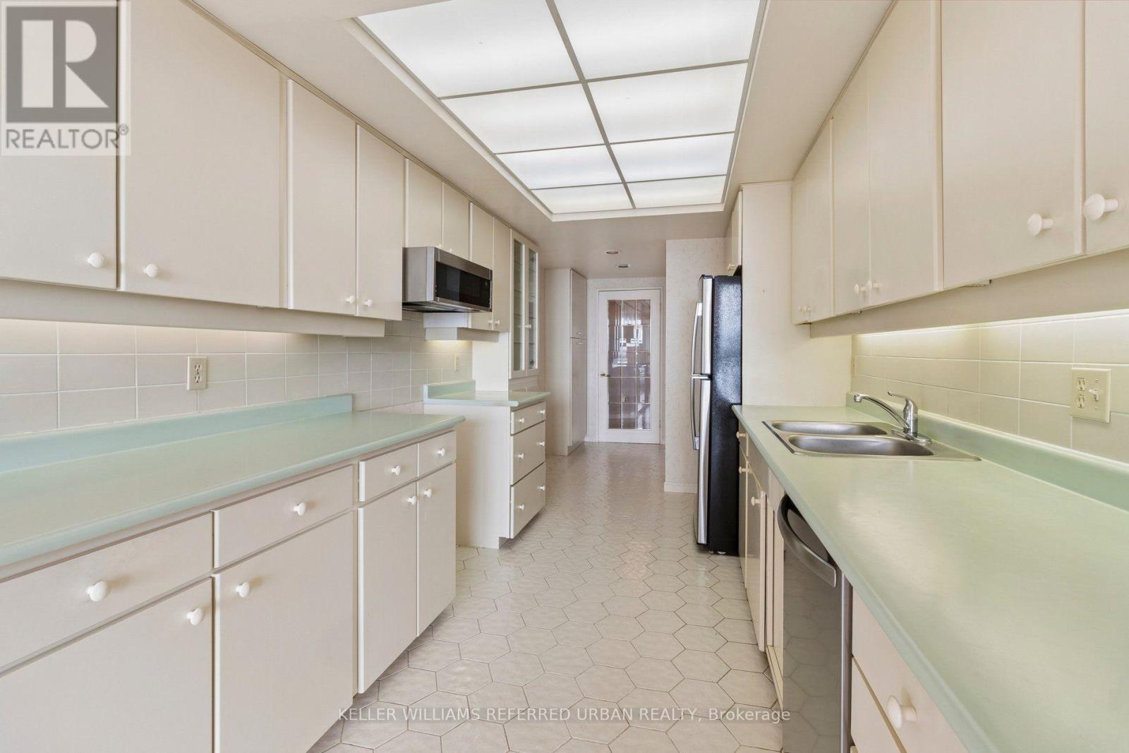#2103 85 SKYMARK DRIVE - Image 17