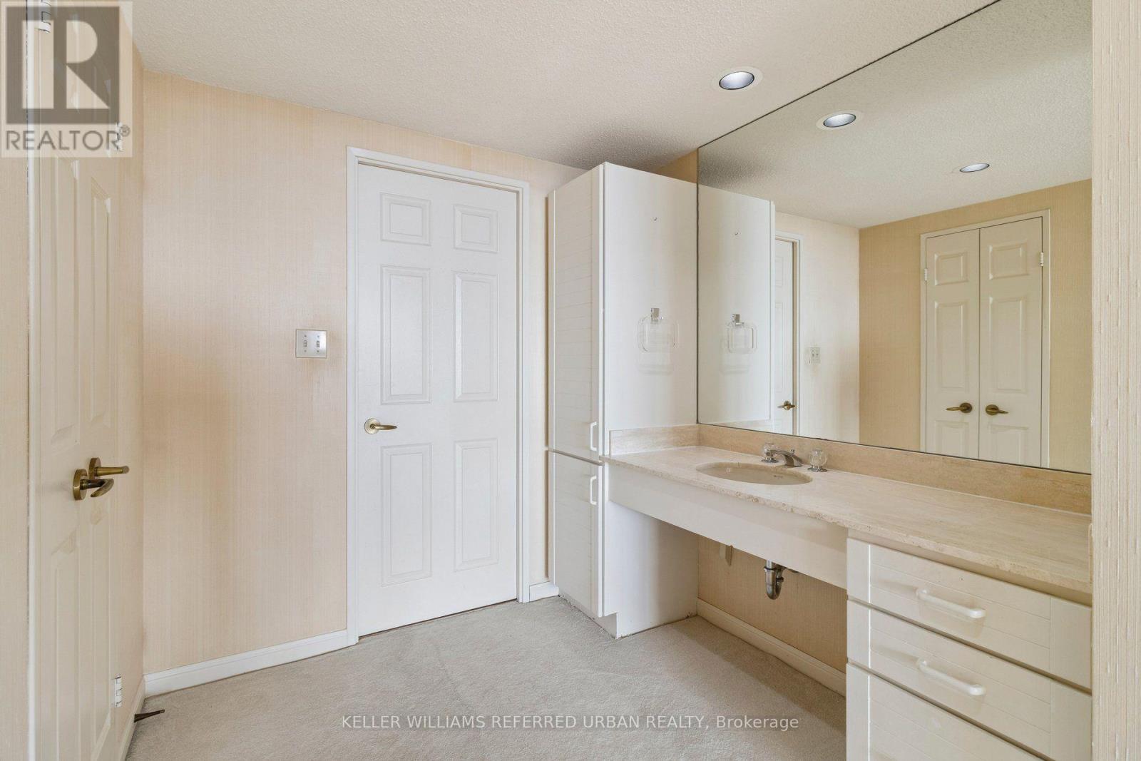 #2103 85 SKYMARK DRIVE - Image 31