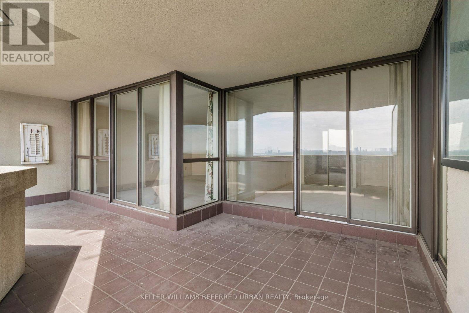 #2103 85 SKYMARK DRIVE - Image 35
