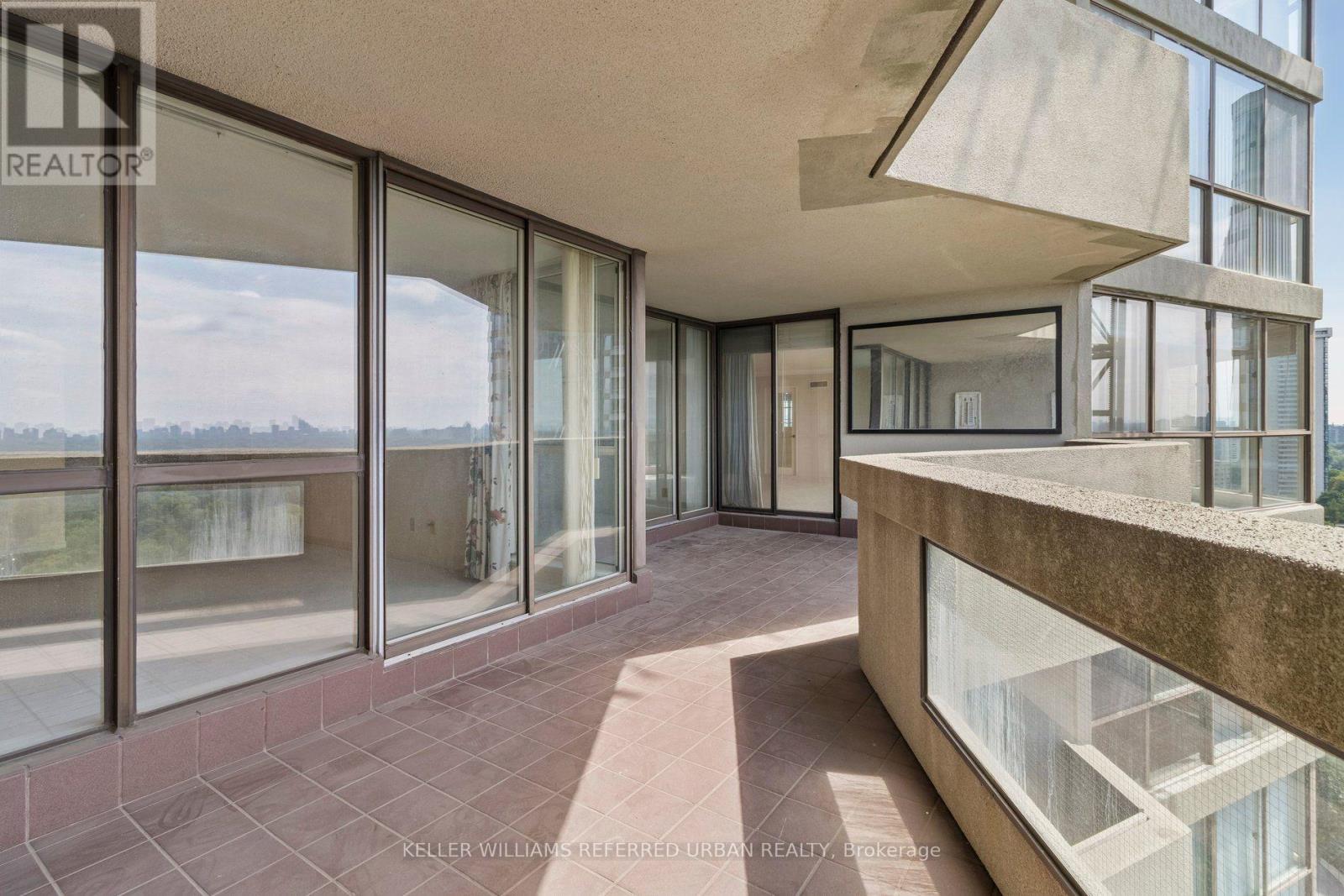 #2103 85 SKYMARK DRIVE - Image 36
