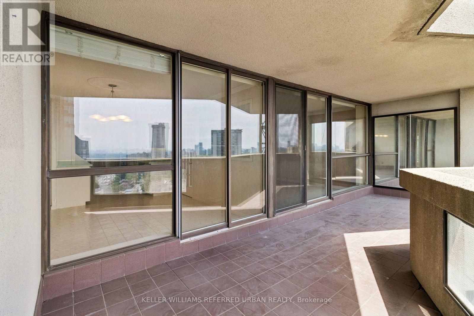 #2103 85 SKYMARK DRIVE - Image 37