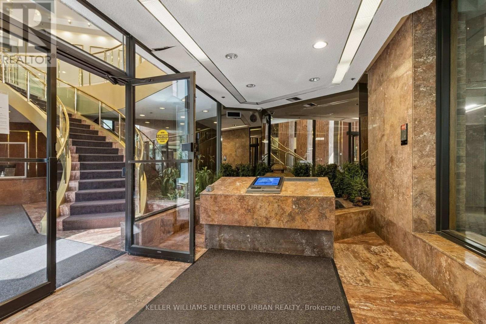 #2103 85 SKYMARK DRIVE - Image 6