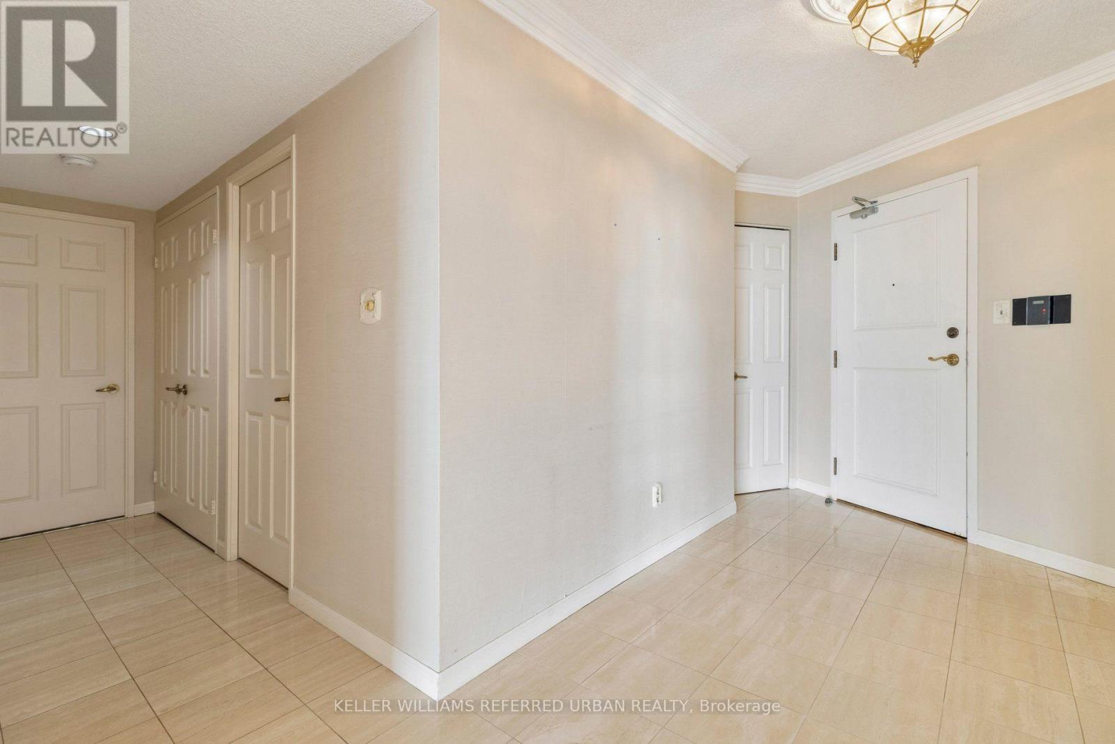 #2103 85 SKYMARK DRIVE - Image 9