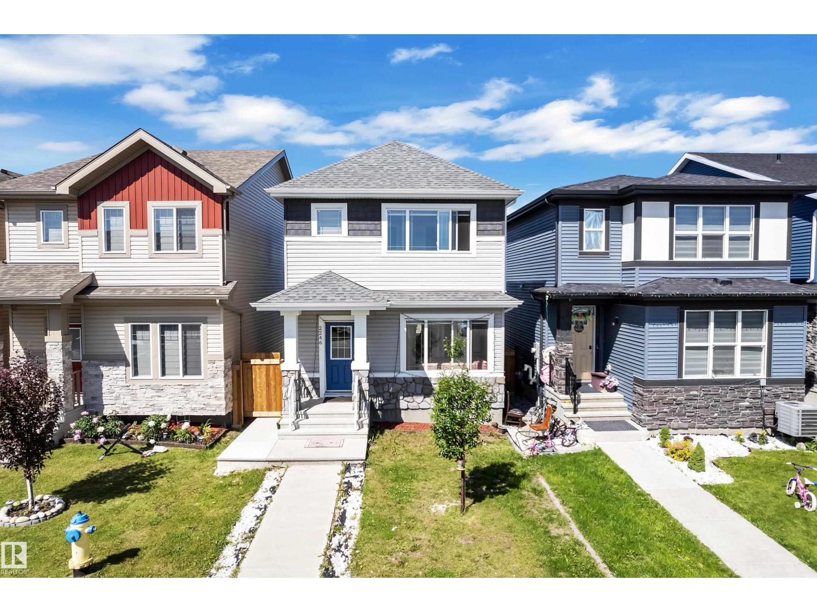 2246 54 St SW photo 4 — MLS® E4498036