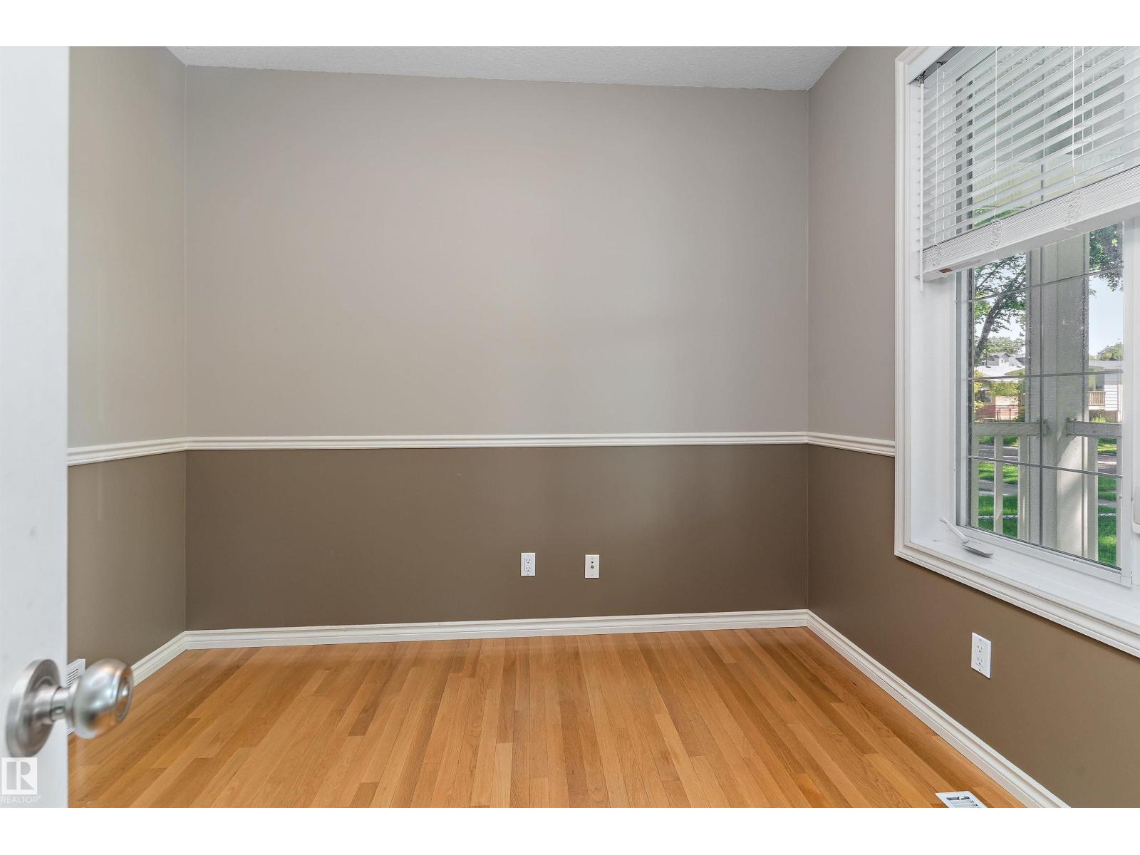 10506 82 ST NW - 14