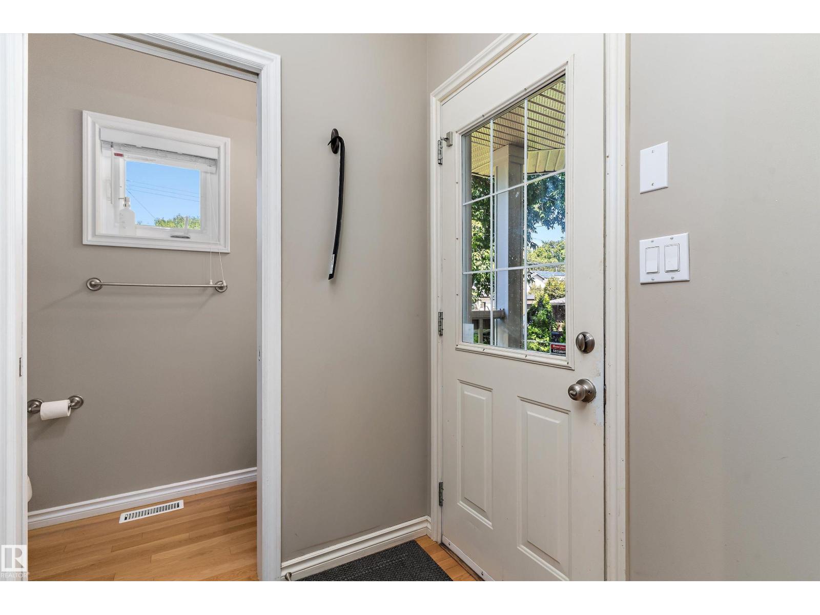 10506 82 ST NW - 16