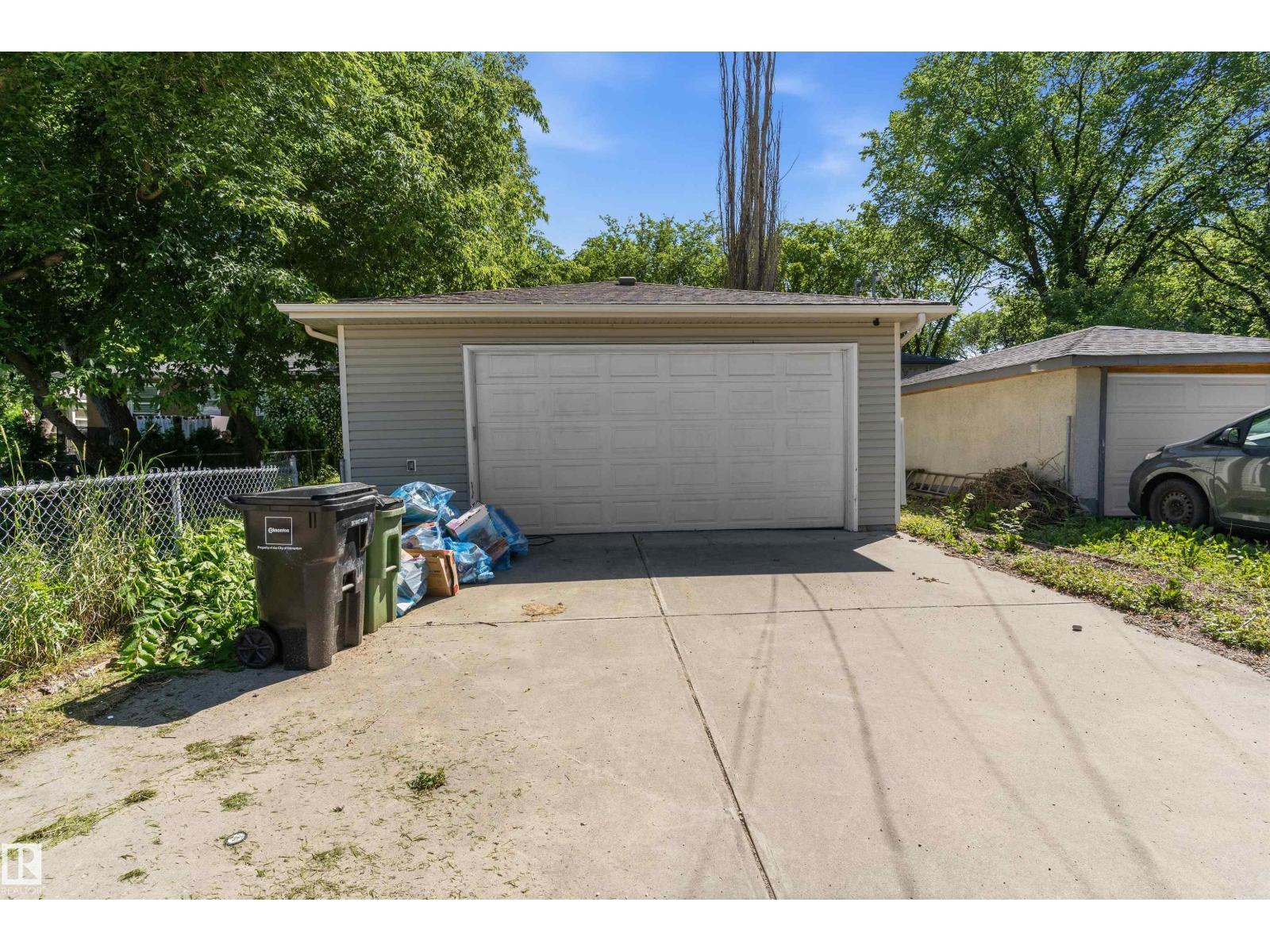 10506 82 ST NW - 41