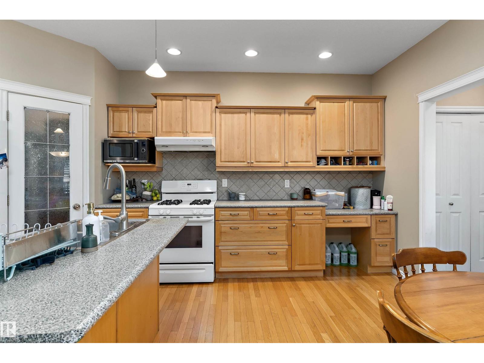 10506 82 ST NW - 5