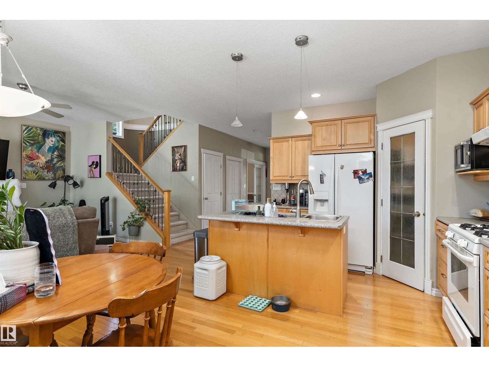 10506 82 ST NW - 7