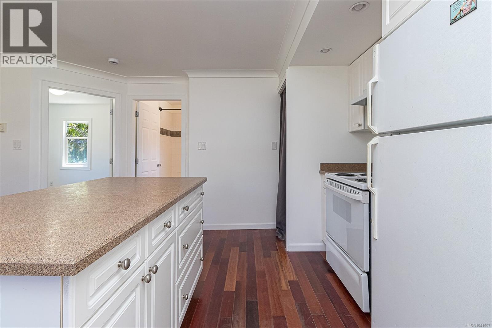 881 Leslie Dr, Saanich