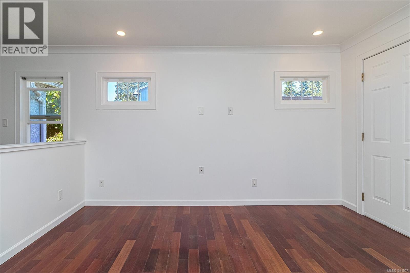 881 Leslie Dr, Saanich