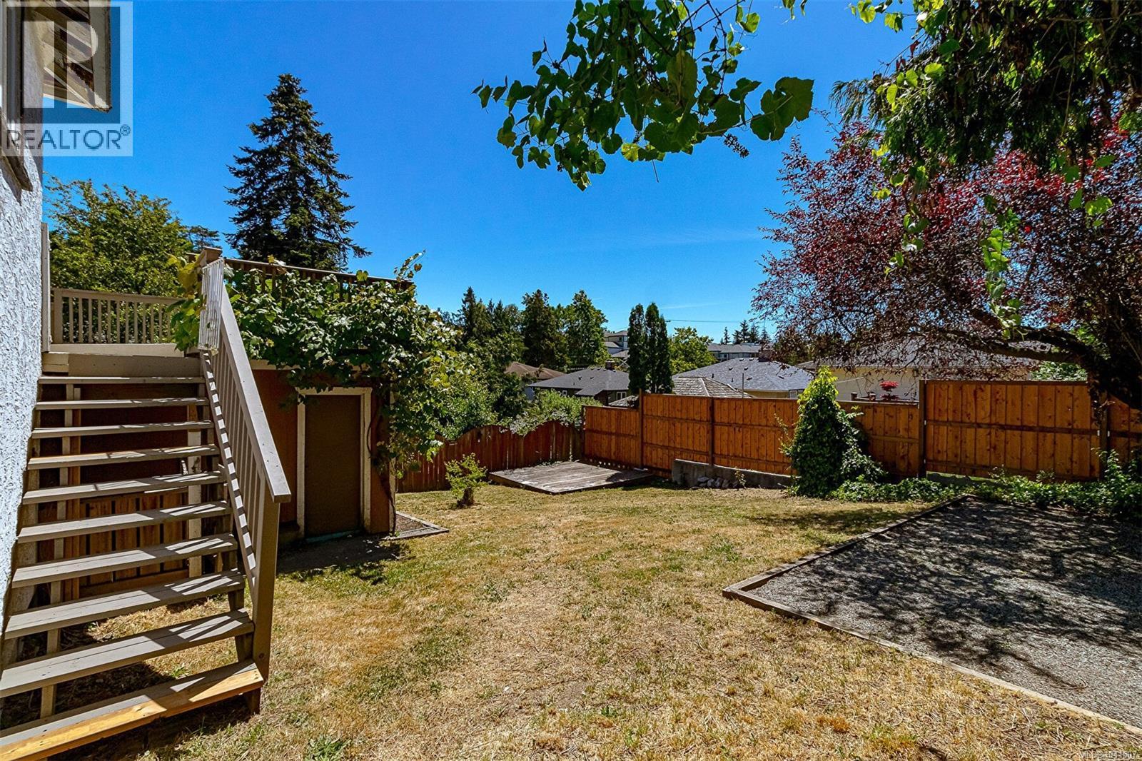 881 Leslie Dr, Saanich