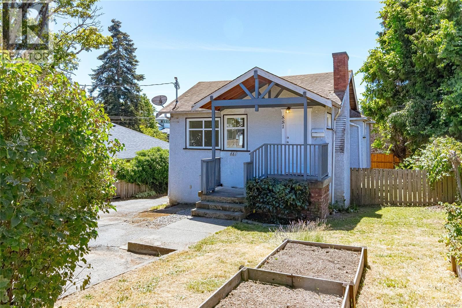 881 Leslie Dr, Saanich