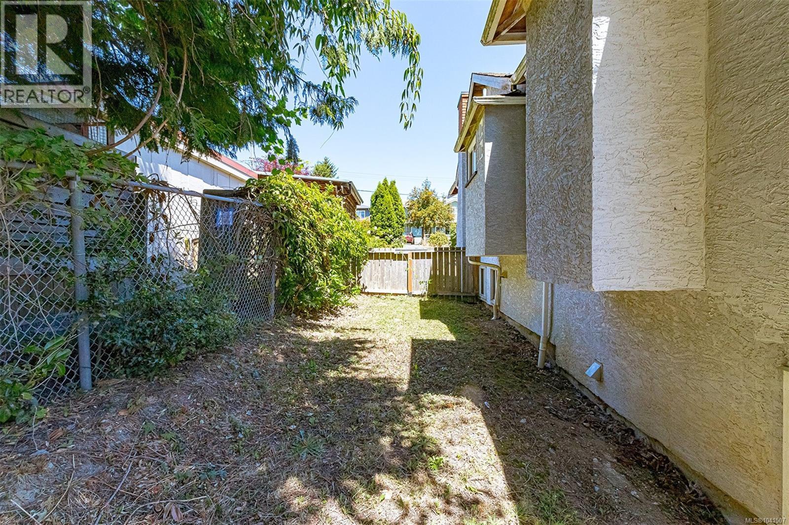 881 Leslie Dr, Saanich