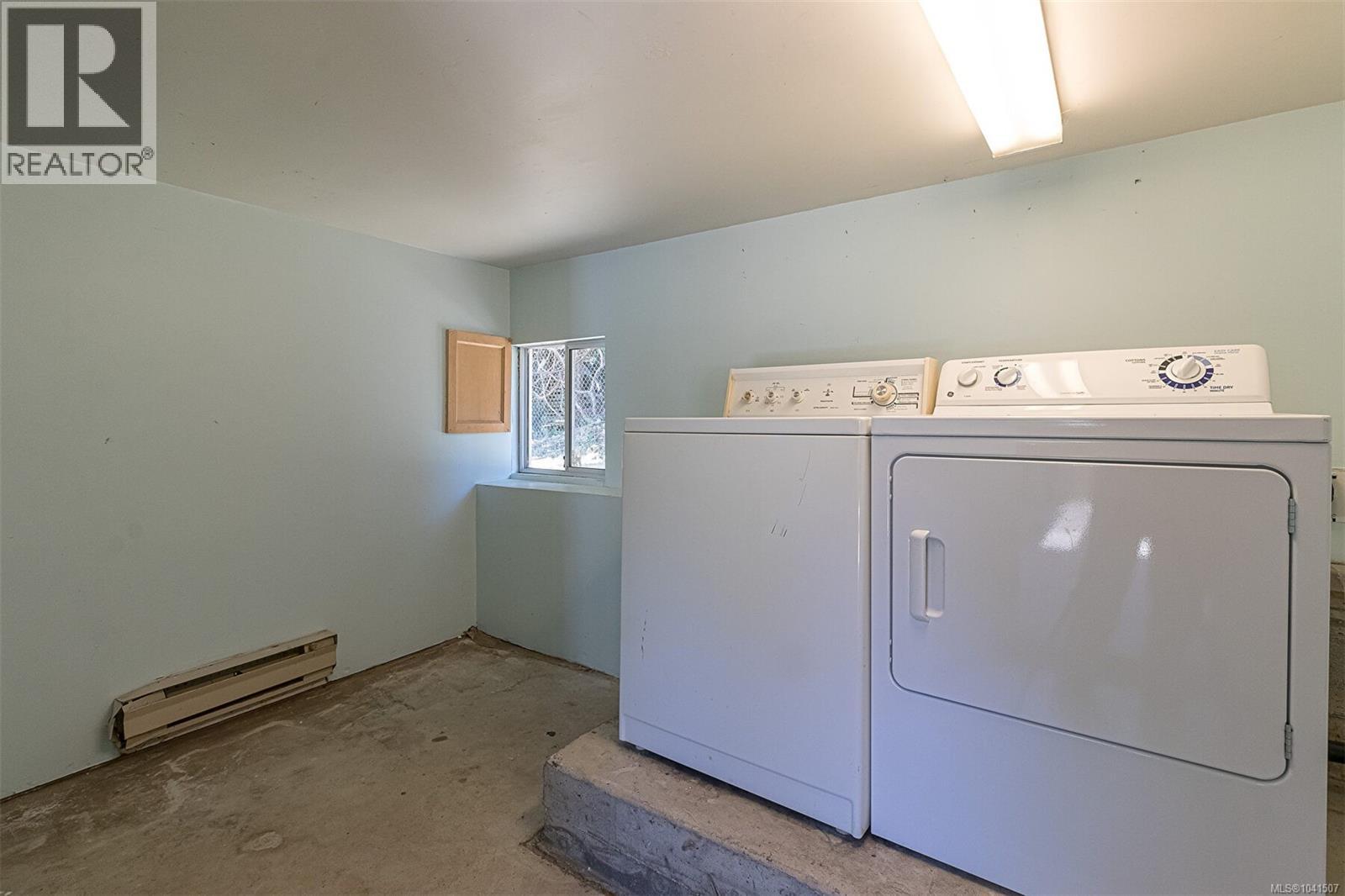 881 Leslie Dr, Saanich