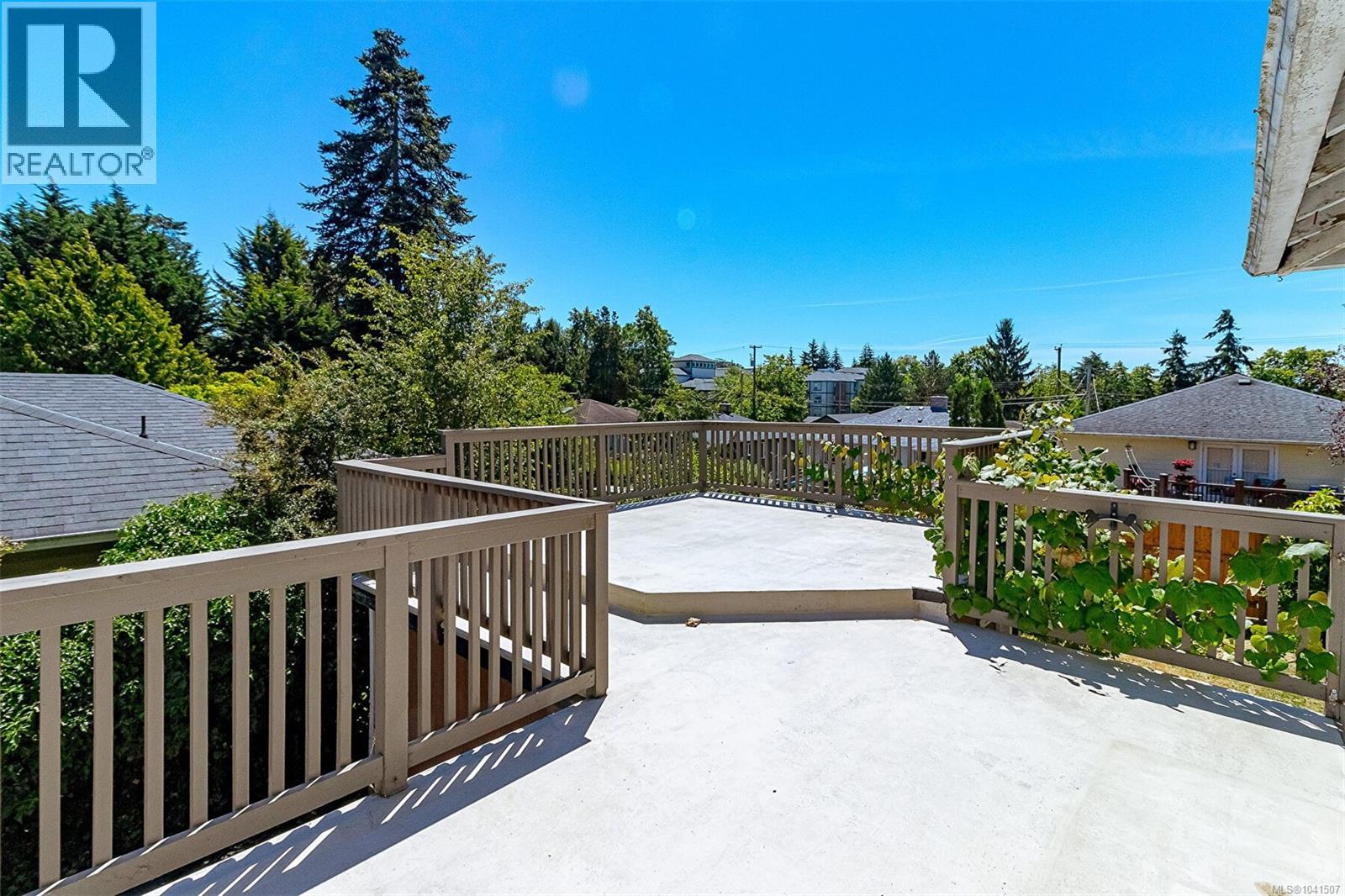881 Leslie Dr, Saanich
