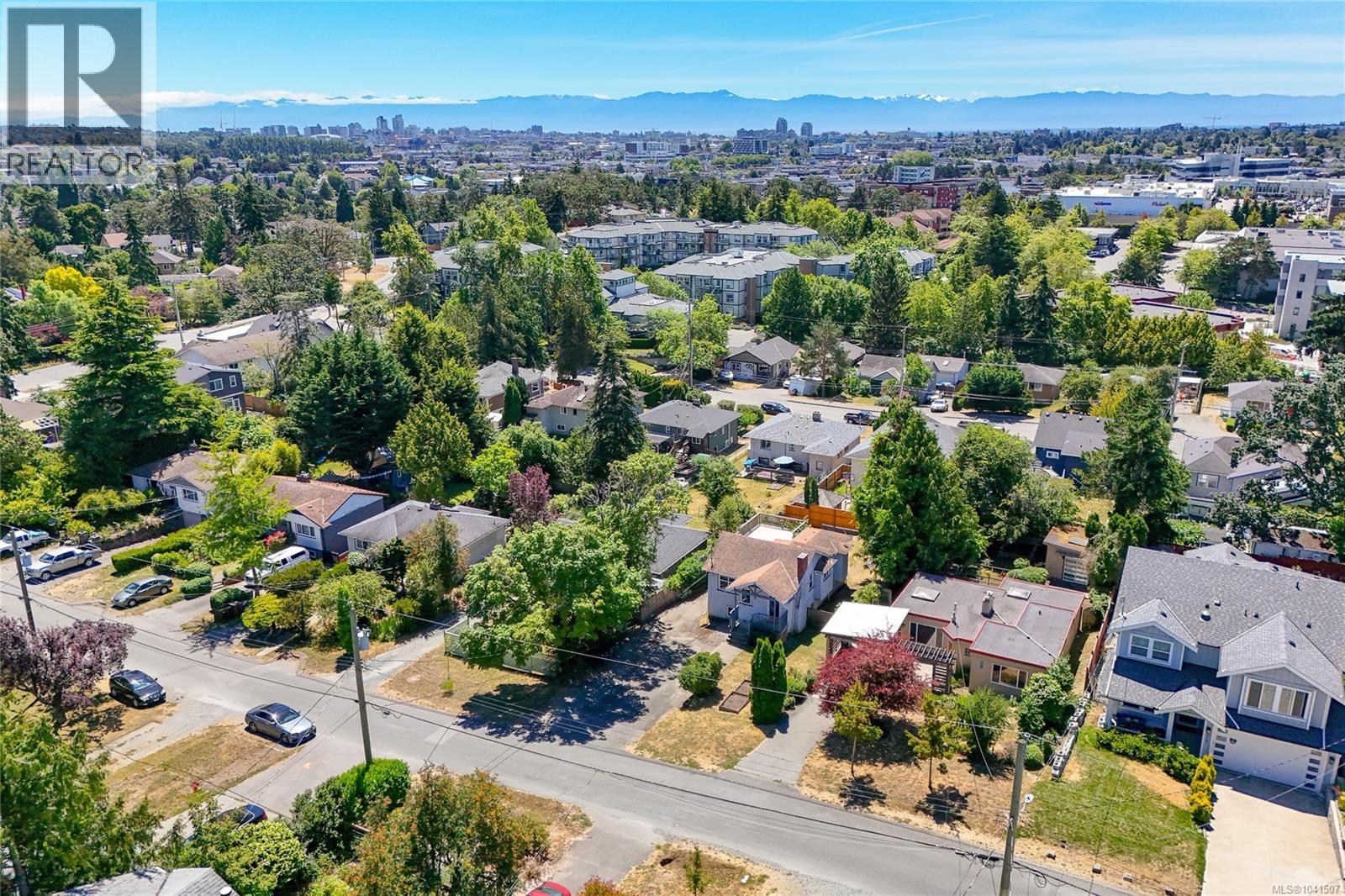 881 Leslie Dr, Saanich