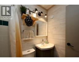 Kitchen - 486 Champagne Road Unit# 1, 2, 3,, Golden, BC V0A1H2 Photo 15