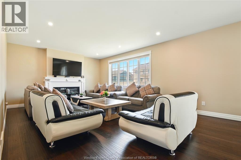 352 CHRISTINE AVENUE - 8