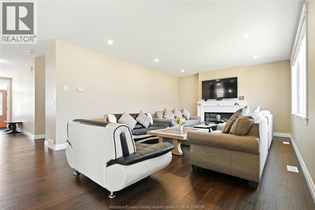 352 CHRISTINE AVENUE - 9