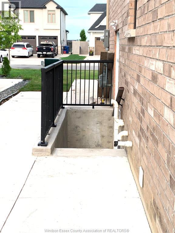 352 CHRISTINE AVENUE - 23