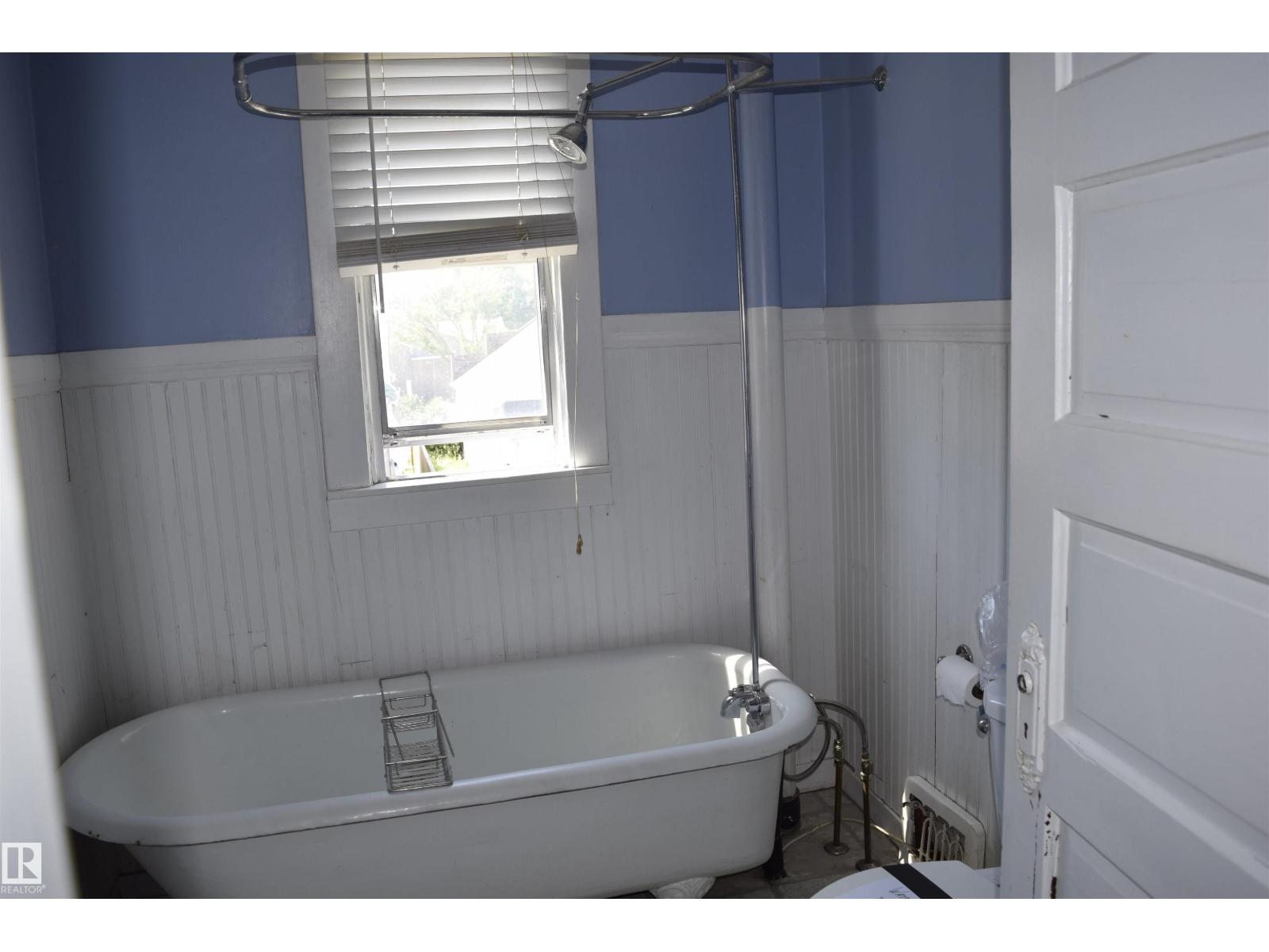 9551 106A AV NW - 21