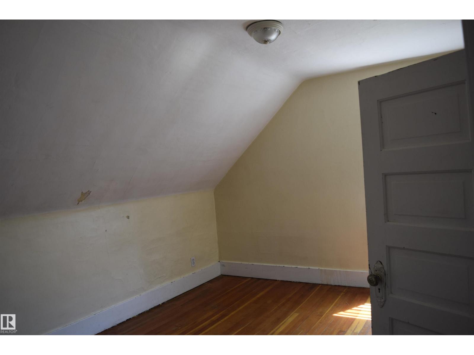 9551 106A AV NW — photo 28