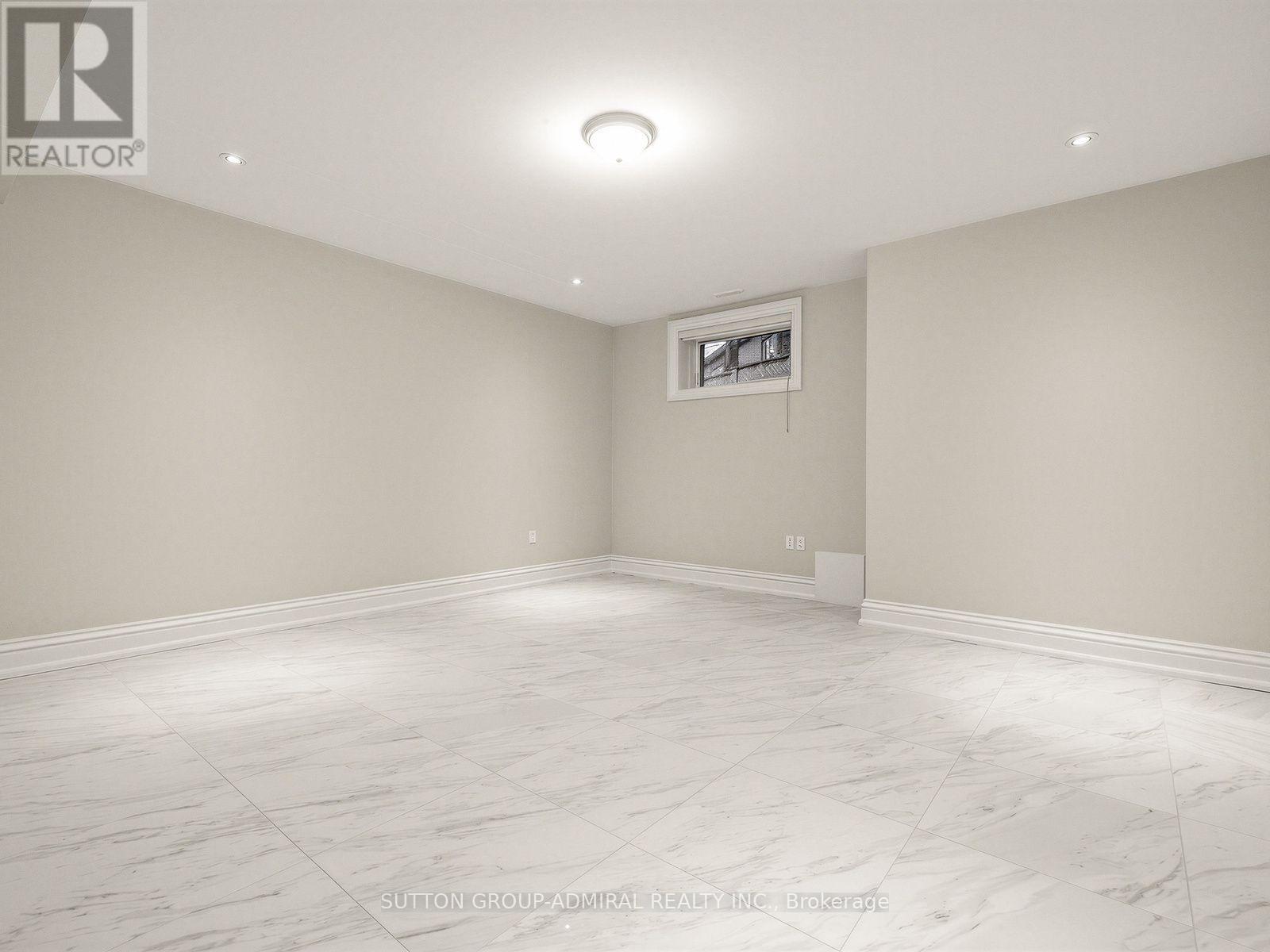 5 LLOYDMINSTER CRESCENT - 44