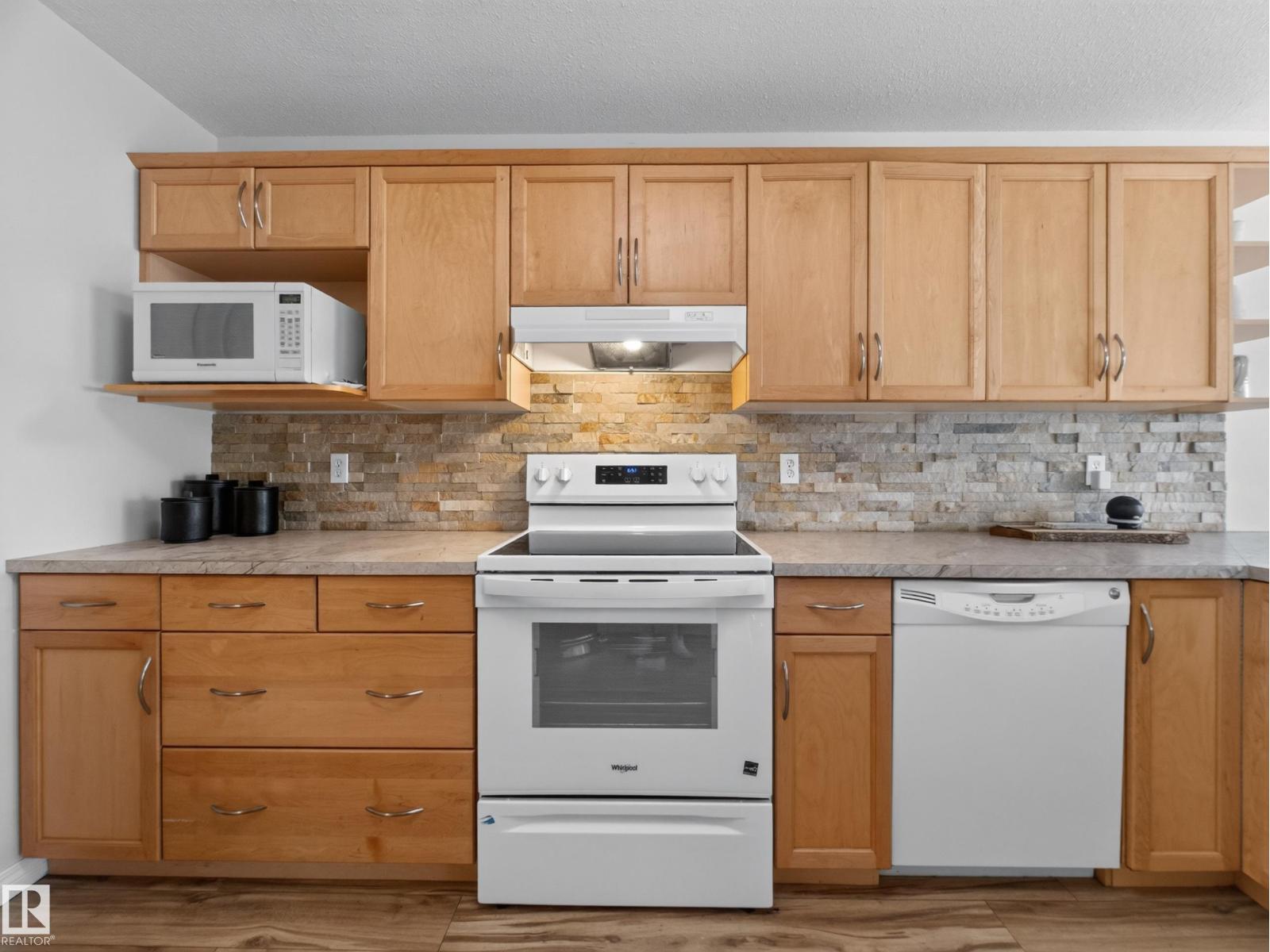 15926 132 ST NW - 23