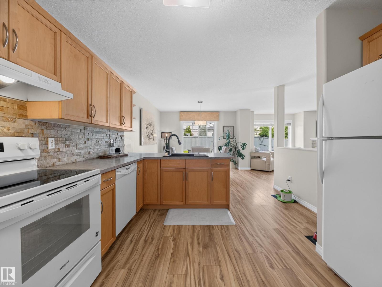 15926 132 ST NW - 22