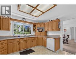 Living room - 3006 Orchard Drive, Keremeos, BC V0X1N1 Photo 9