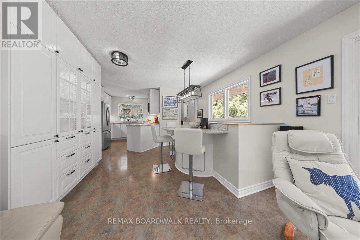15 SELWYN CRESCENT - 11