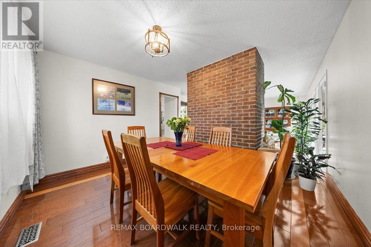 15 SELWYN CRESCENT - 12