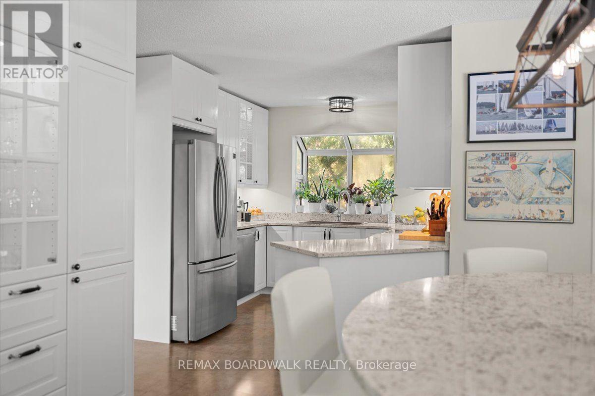 15 SELWYN CRESCENT - 16