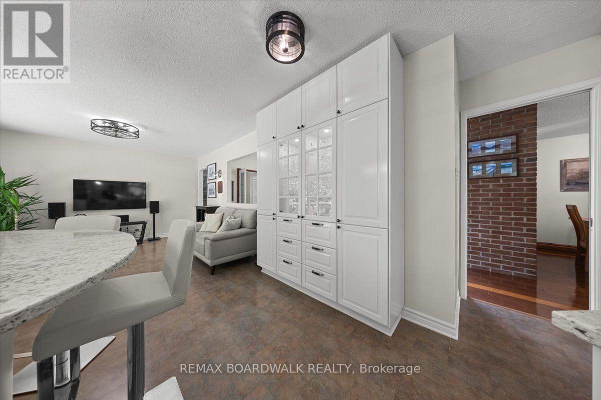 15 SELWYN CRESCENT - 21