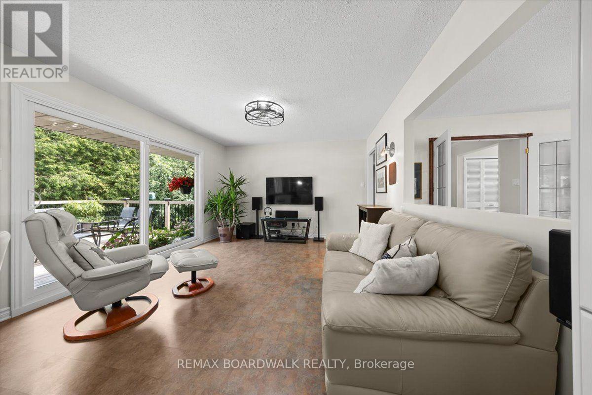 15 SELWYN CRESCENT - 22