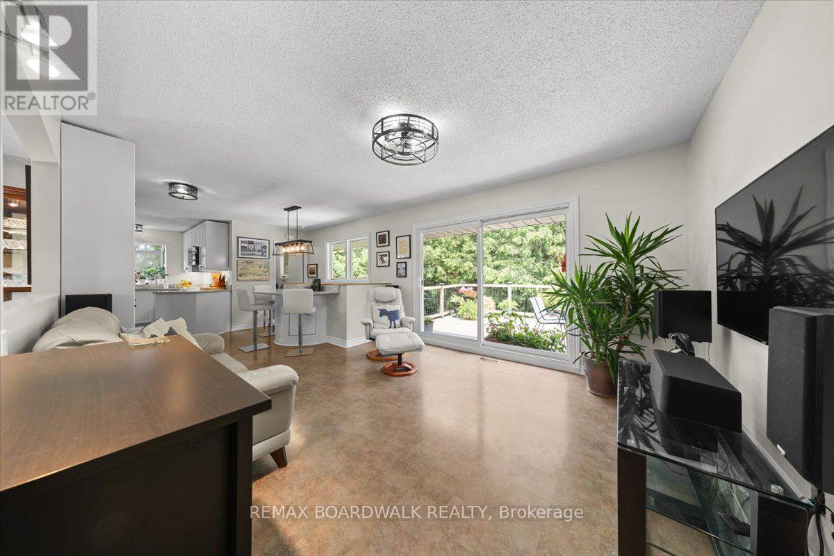 15 SELWYN CRESCENT - 23
