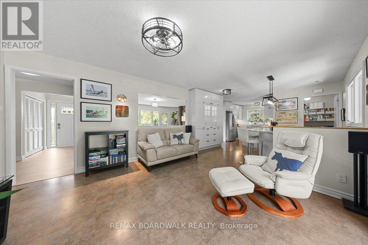 15 SELWYN CRESCENT - 28